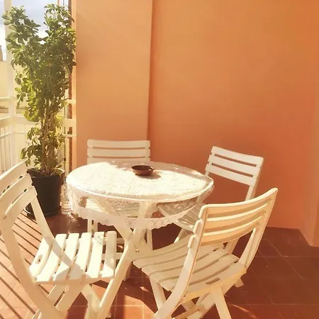 Canlauris: 100m From The Apartment